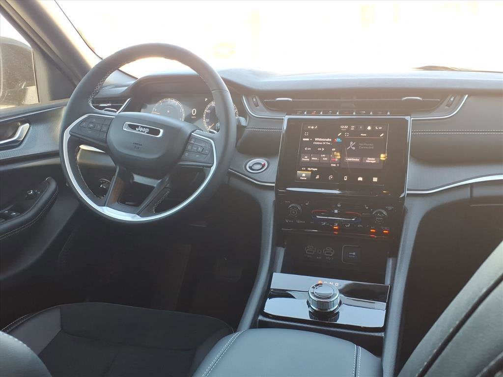 2025 Jeep GRAND CHEROKEE Laredo