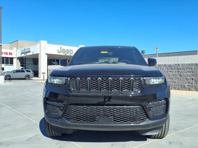 2025 Jeep GRAND CHEROKEE Laredo