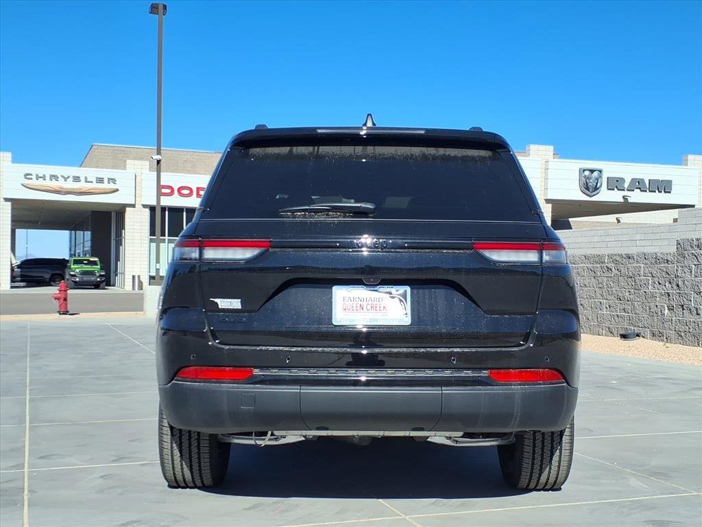 2025 Jeep GRAND CHEROKEE Laredo
