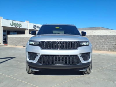 2025 Jeep GRAND CHEROKEE Laredo