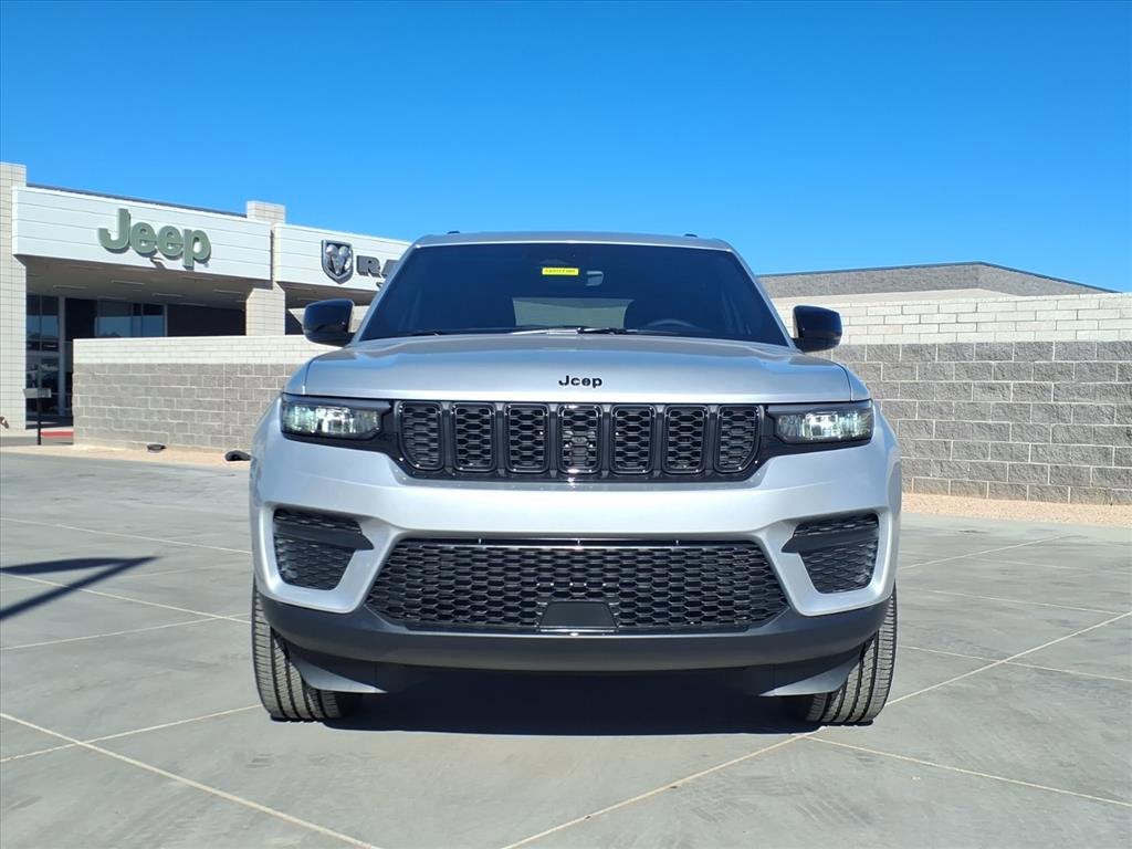 2025 Jeep GRAND CHEROKEE Laredo