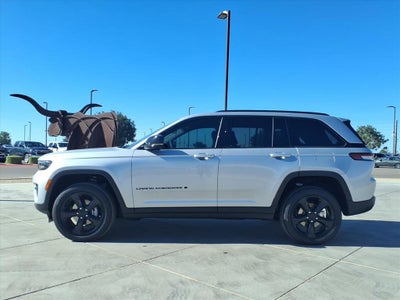 2025 Jeep GRAND CHEROKEE Laredo