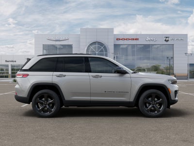 2025 Jeep GRAND CHEROKEE Laredo