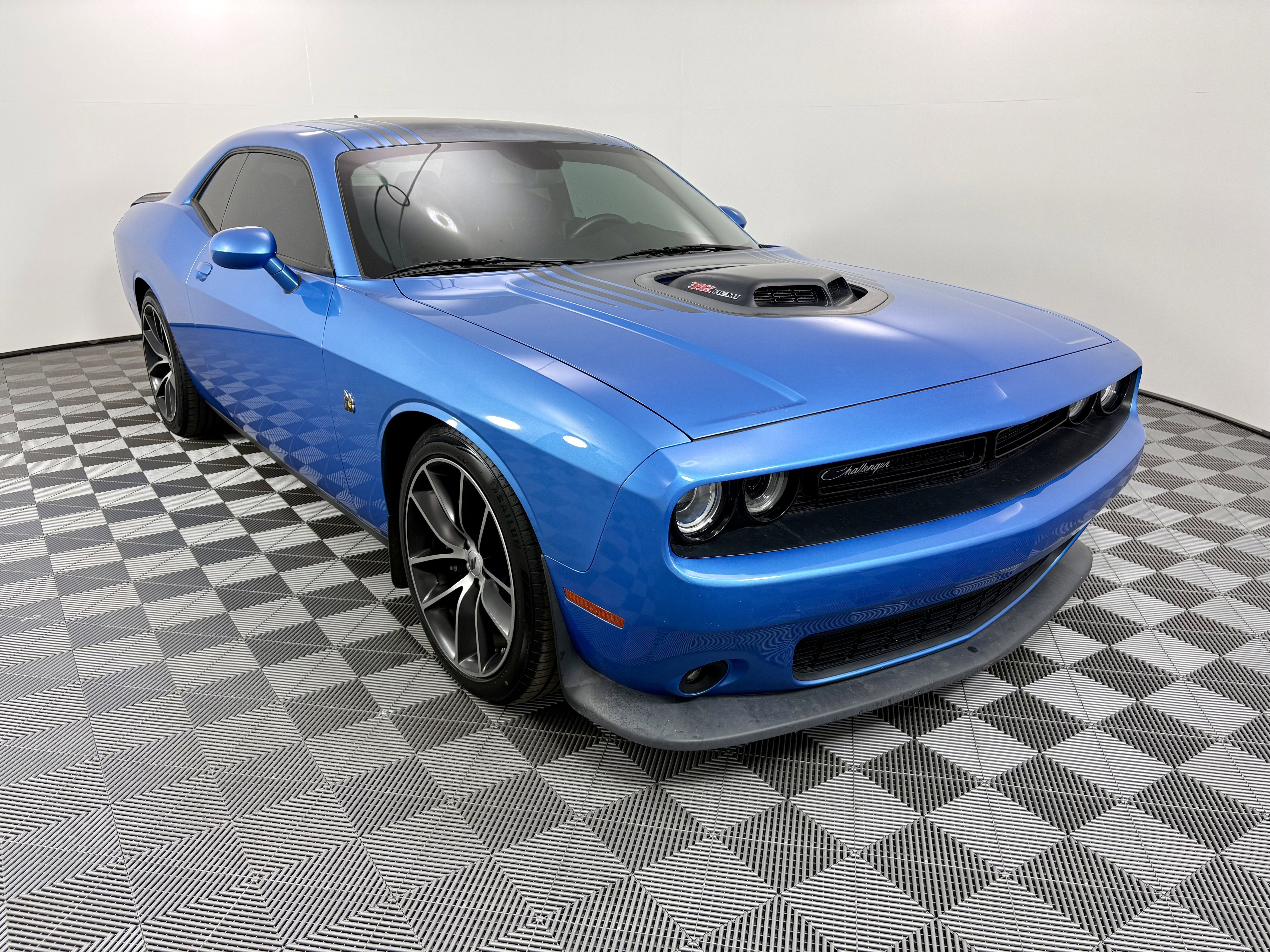 2018 Dodge Challenger 392 Hemi Scat Pack Shaker