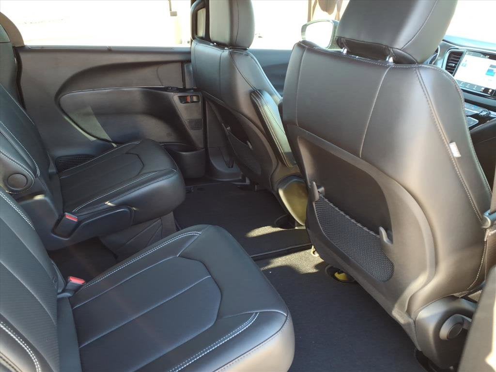 2026 Chrysler Voyager LX